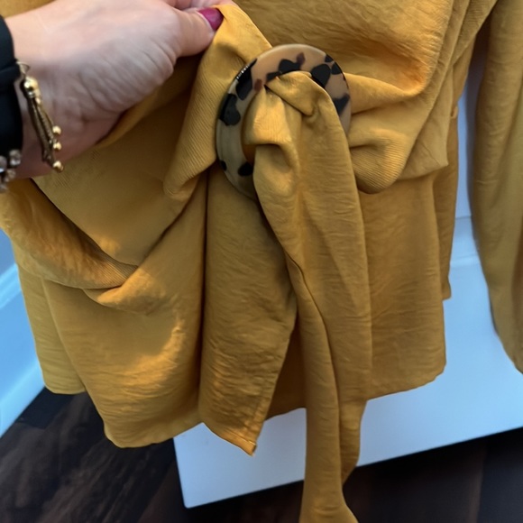 TOPSHOP mustard Belted Wrap Top Plunge Neck Size 6 S - Picture 5 of 5